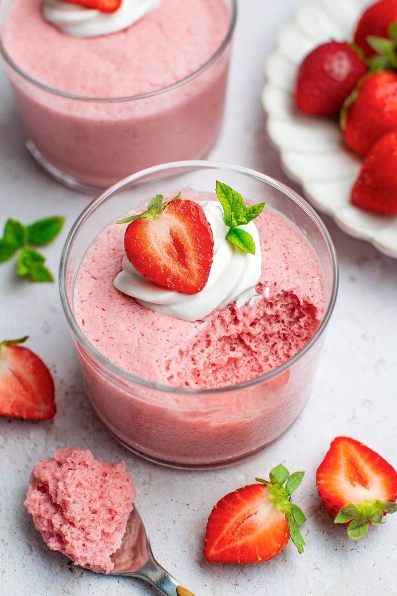 aquafaba strawberry mousse